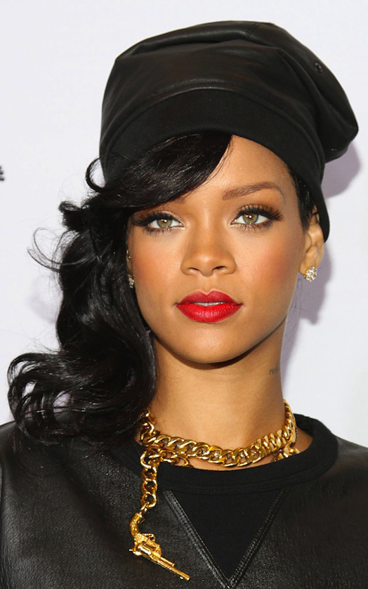 what-to-wear-oblong-face-shape-style-haircut-sunglasses-hat-earrings-jewelry-rihanna-chanel-hat-chain-necklace-black.jpg