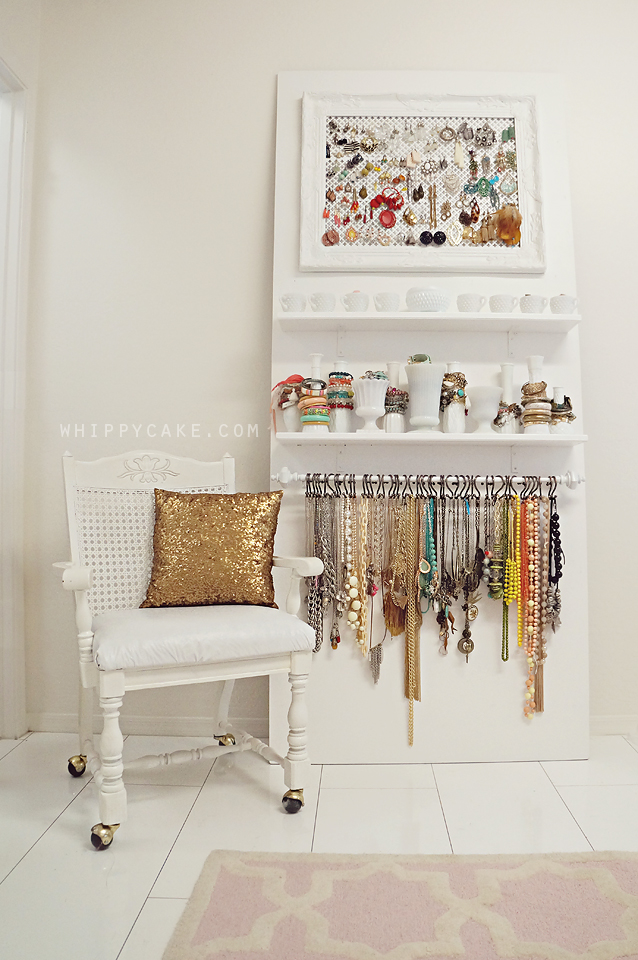 pretty-display-how-to-organize-jewelry-closet-wardrobe-earrings-rings-necklaces-storage-hang-up-arrangement-dressing-room.jpg