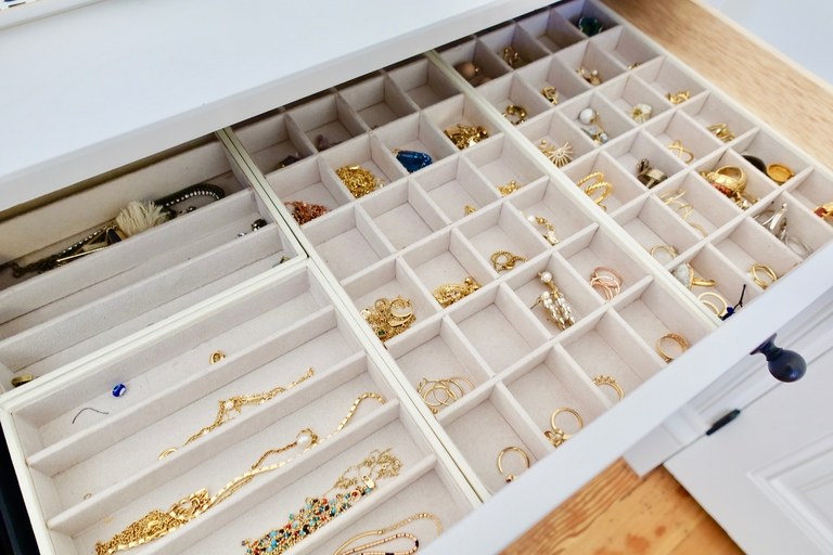 jewelry-drawers-how-to-organize-jewelry-closet-wardrobe-earrings-rings-necklaces-storage-felt-lined.jpg