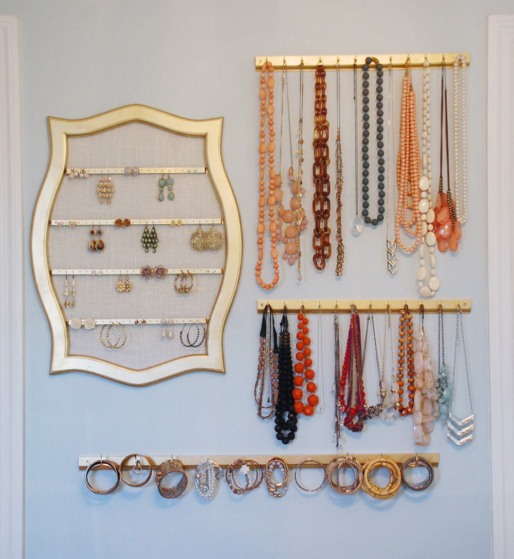 wall-display-how-to-organize-jewelry-closet-wardrobe-earrings-rings-necklaces-storage-hang-up-arrange.jpg