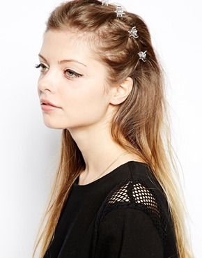 11 Easy Claw Clip Hairstyles to Upgrade Your Casual Looks