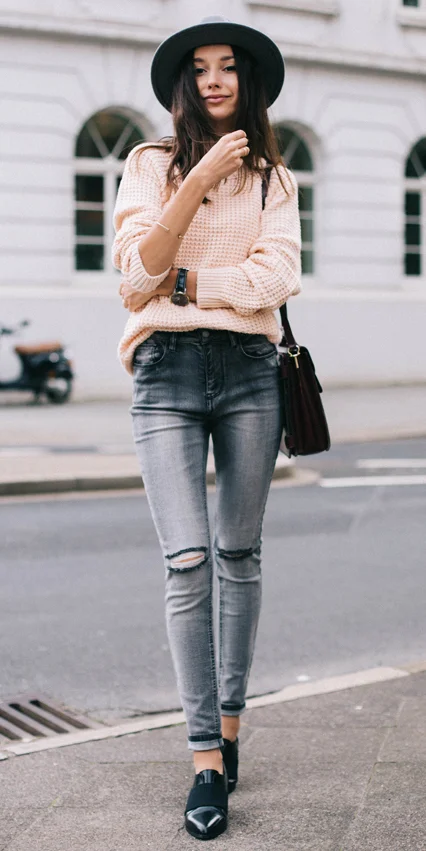 peach sweater outfit