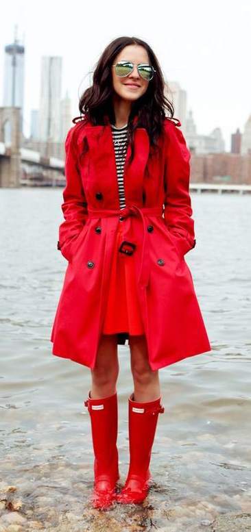 Red coat fall outfit, Red coat, Trench Coat Winter Outfit
