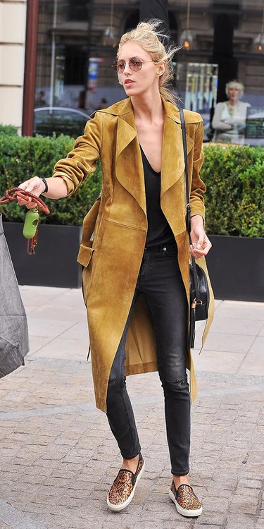 trench coat and skinny jeans