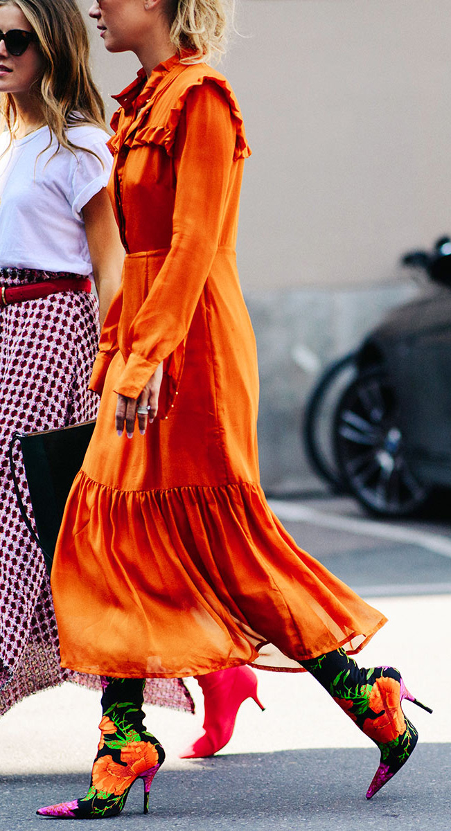 How to wear orange shoes | HOWTOWEAR Fashion