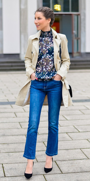 blue-med-crop-jeans-blue-navy-top-blouse-print-sheer-tan-jacket-coat-trench-braid-spring-summer-hairr-lunch.jpg