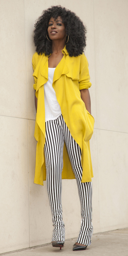 white-slim-pants-vertical-stripe-white-tee-brun-black-shoe-pumps-hoops-yellow-jacket-coat-trench-spring-summer-lunch.jpg