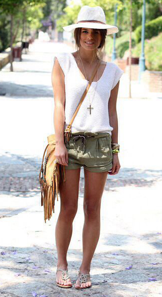 Olive green short shorts | HOWTOWEAR Fashion