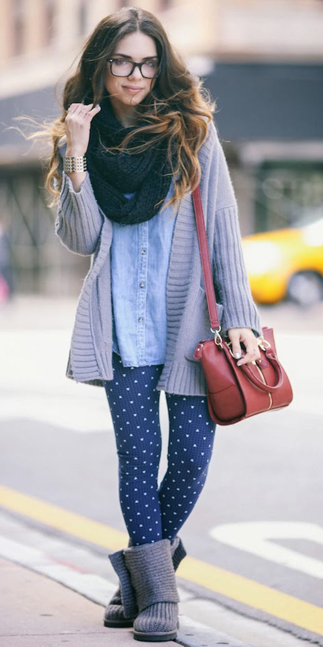 cute outfits with navy blue leggings