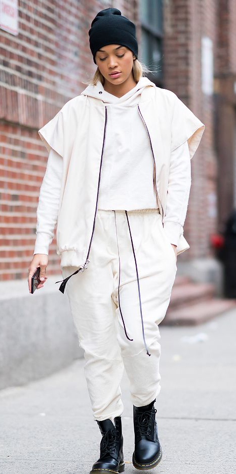 White Hoodie Black Joggers Discount 