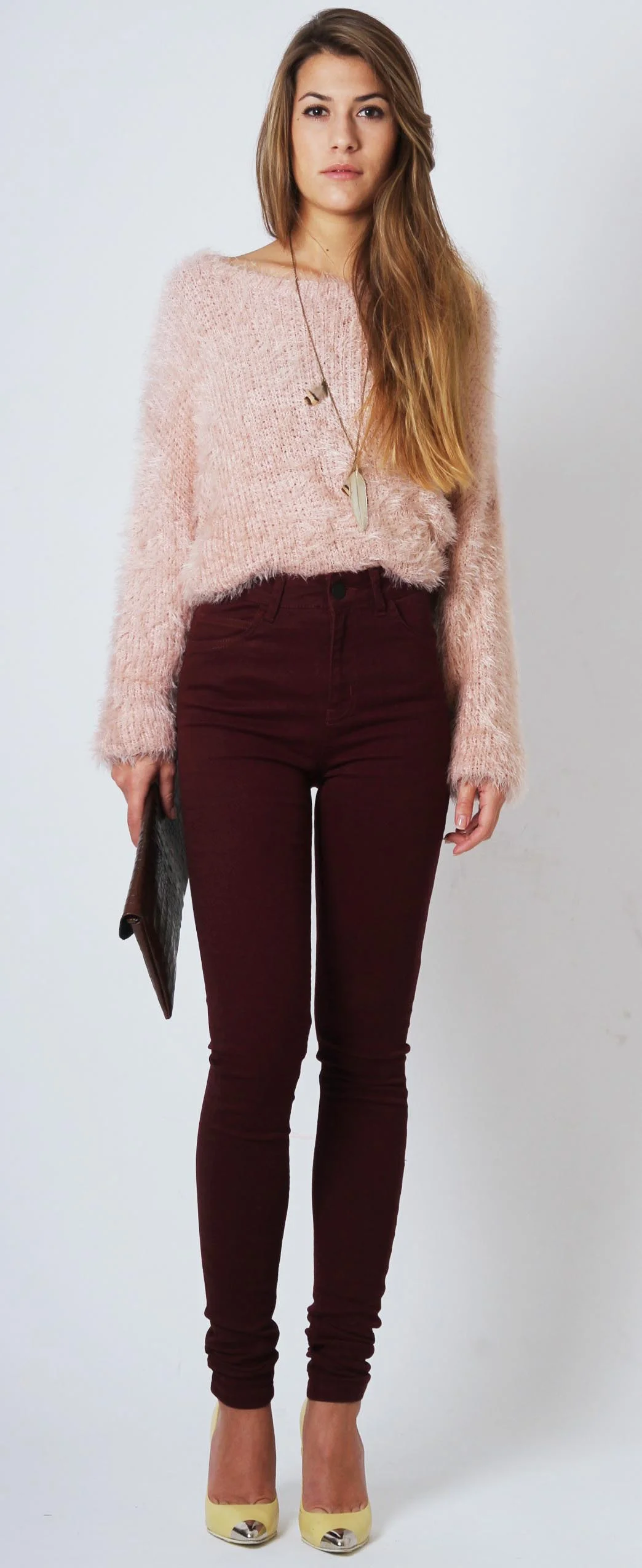 maroon skinny jeans outfit