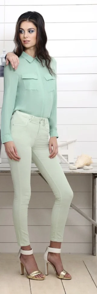 light green jeans outfit