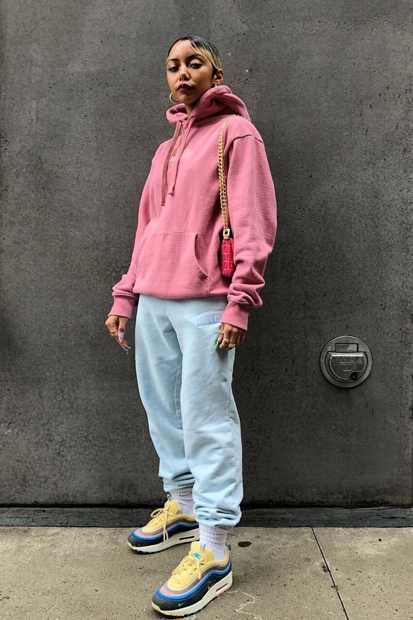 Pink sweatshirt outfit cheap
