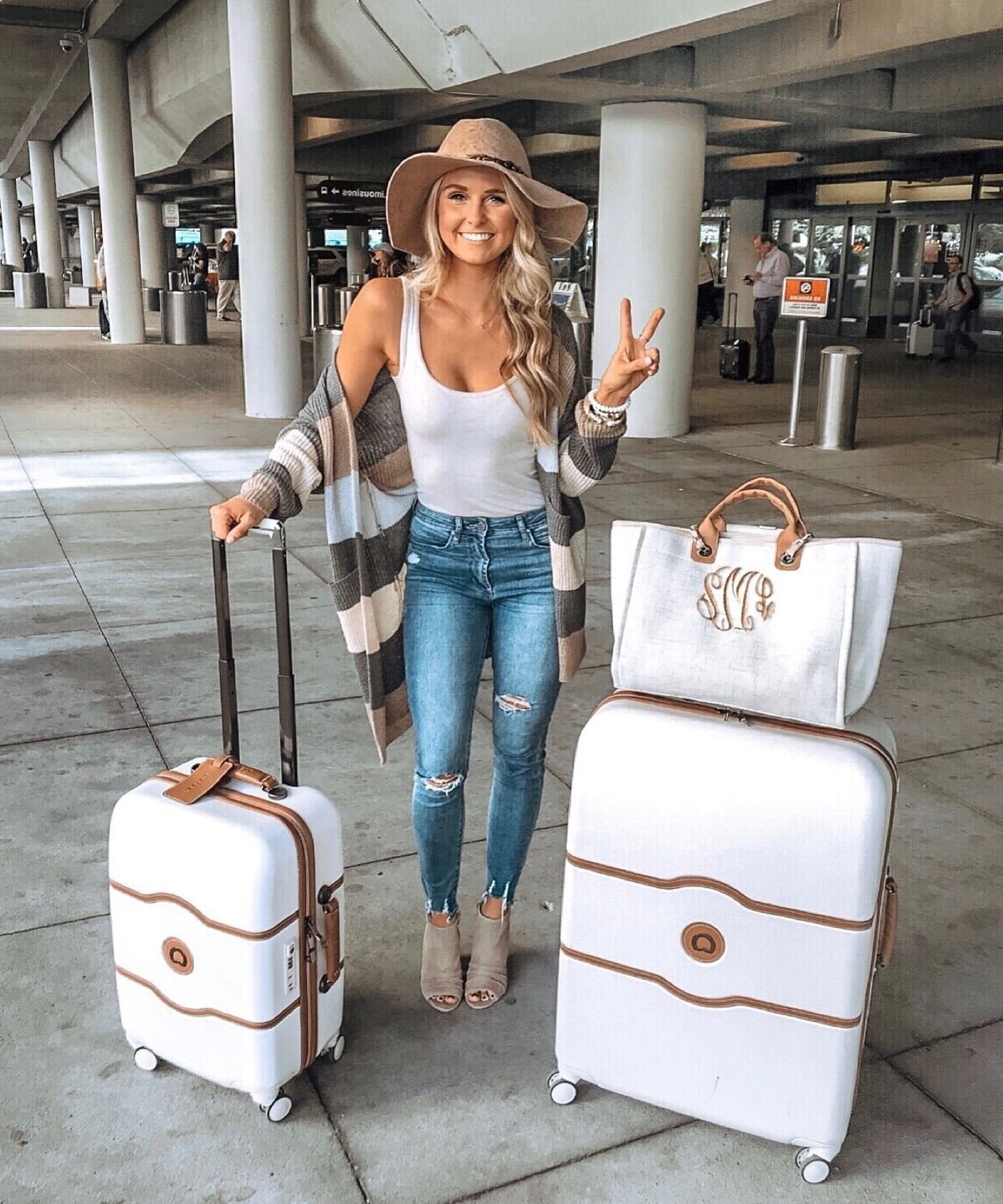 How to Travel with Style: Airport Travel and Bag Accessories ✈️🧳💼🎒  #travelbag #travelaccessories #carryon #luggage #luxurybag