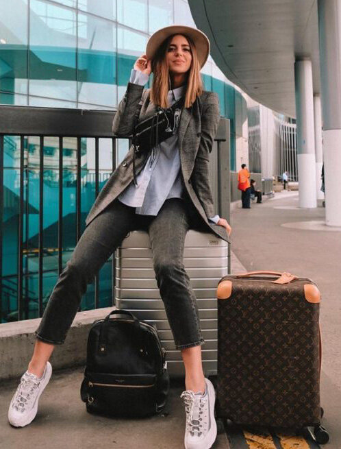 luggage-style-airport-outfit-brown.jpg