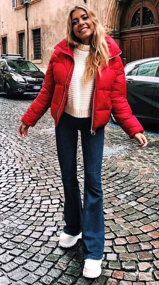 blue-navy-flare-jeans-white-sweater-red-jacket-coat-puffer-blonde-white-shoe-sneakers-fall-winter-italy-weekend.jpg