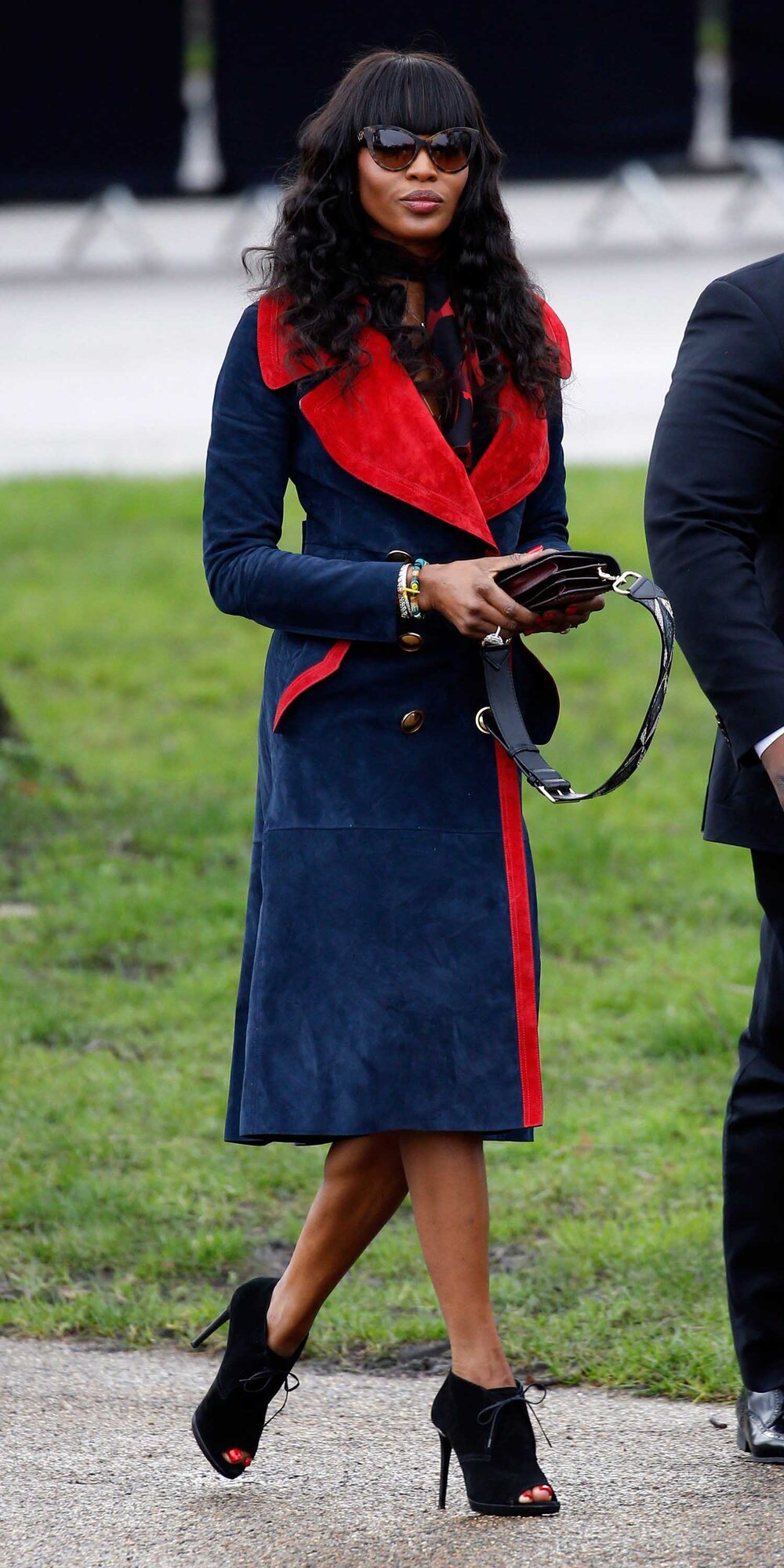 blue-navy-jacket-coat-black-shoe-booties-sun-naomicampbell-brun-fall-winter-lunch.jpg