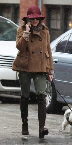 green-olive-skinny-jeans-hat-hairr-brown-shoe-boots-oliviapalermo-camel-jacket-coat-peacoat-fall-winter-weekend.jpg