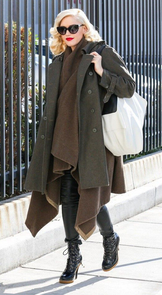 green-olive-jacket-coat-layer-white-bag-black-shoe-booties-sun-blonde-gwenstefani-fall-winter-work.jpg