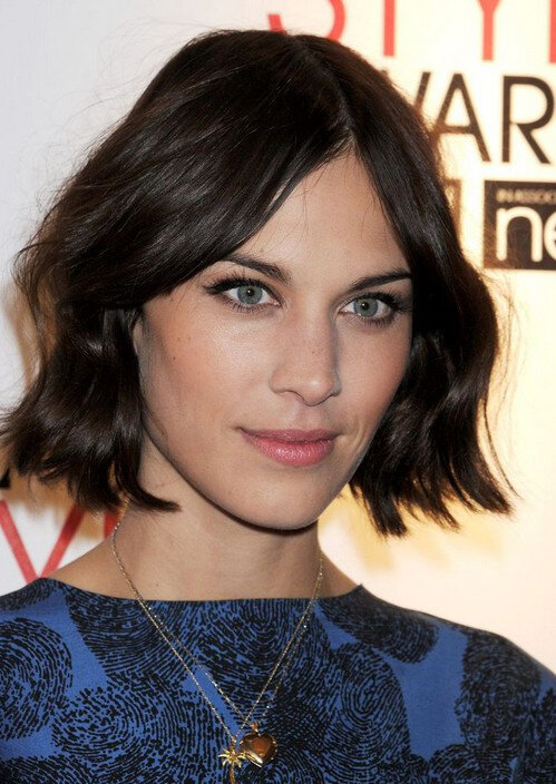 hair-makeup-alexachung-bob-wavy-blue-.jpg