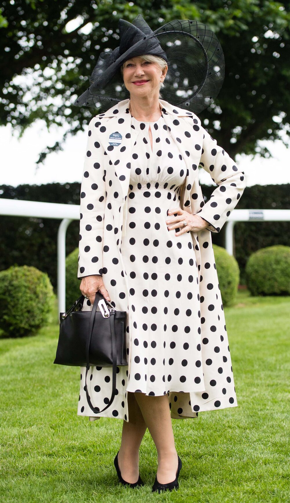 helenmirren-fall-winter-grayhair-white-dress-midi-dot-print-coat-match-hat-races-lunch.jpg