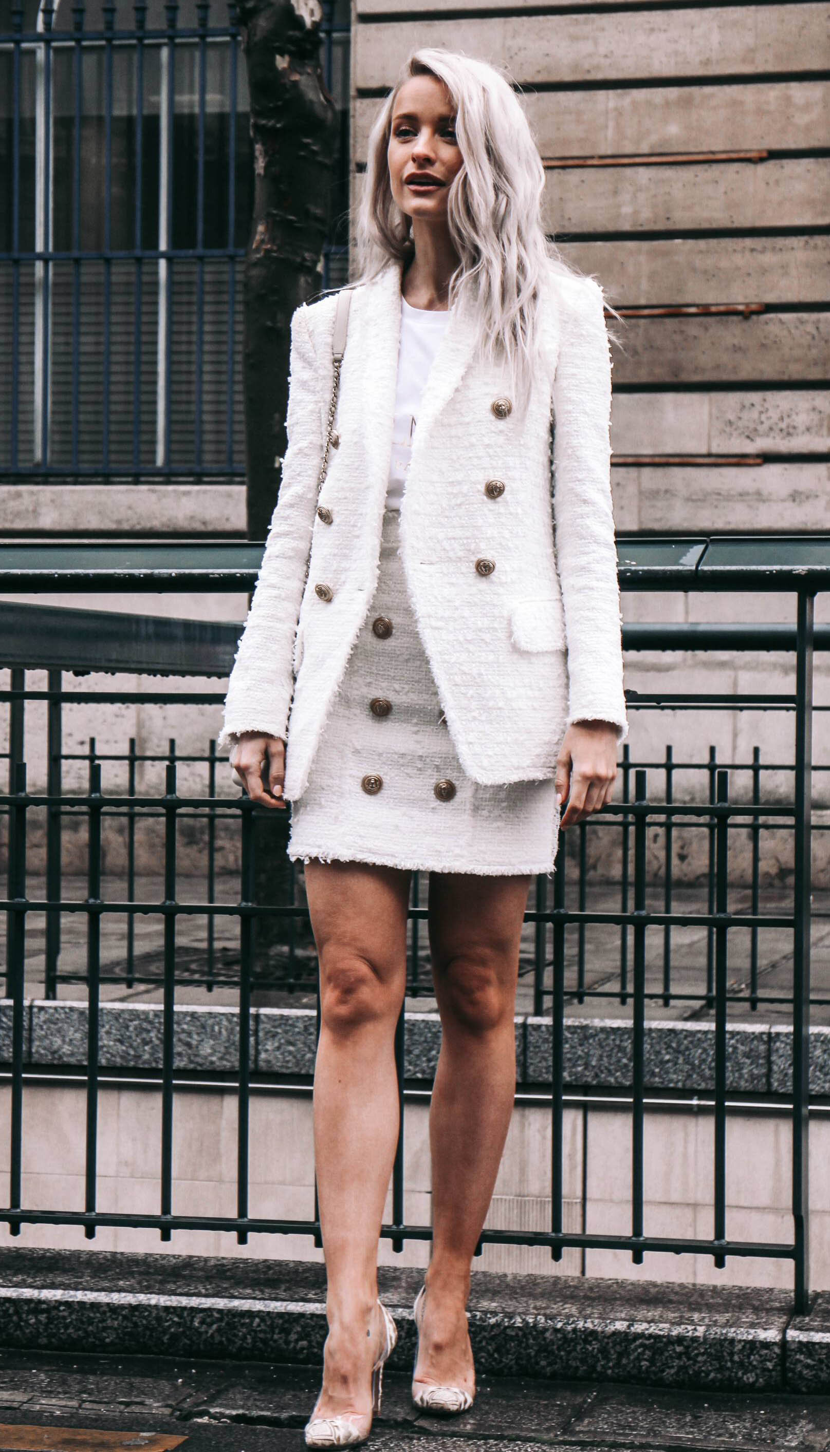 victoriamagrath-spring-summer-grayhair-white-mini-skirt-matchset-tweed-white-jacket-blazer-mono-white-tee-work.jpg