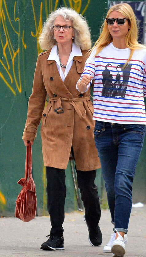 fall-winter-grayhair-blythedanner-orange-bag-camel-jacket-coat-trench-white-collared-shirt-necklace-lunch.jpg