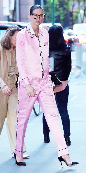 what-to-wear-for-a-spring-wedding-guest-outfit-pink-light-joggers-pants-silk-pajamas-pink-light-top-brun-bun-black-shoe-pumps-dinner.jpg