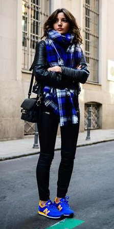 black-skinny-jeans-black-jacket-moto-wear-outfit-fashion-fall-winter-cobalt-blue-shoe-sneakers-plaid-blue-navy-scarf-black-bag-travel-brun-weekend.jpg