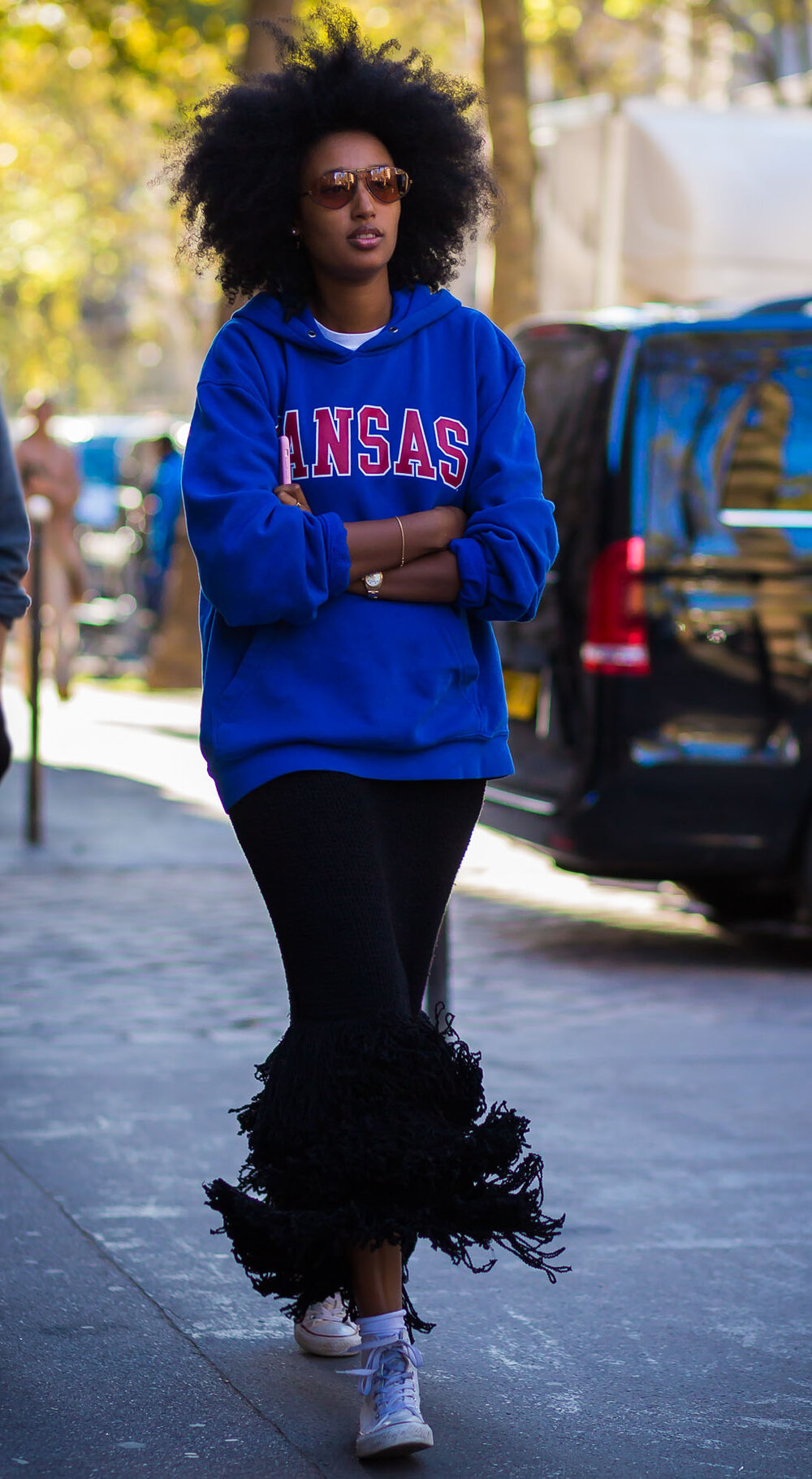 black-midi-skirt-blue-navy-sweater-sweatshirt-hoodie-graphic-cobalt-white-shoe-sneakers-socks-brun-sun-fall-winter-weekend.jpg