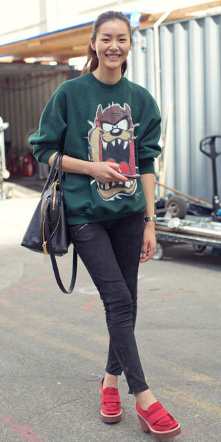 black-skinny-jeans-green-dark-sweater-sweatshirt-brun-pony-red-shoe-loafers-black-bag-fall-winter-weekend.Jpeg