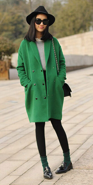 how-to-style-black-leggings-socks-black-shoe-brogues-green-emerald-jacket-coat-brun-sun-hat-fall-winter-fashion-weekend.jpg