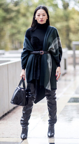 black-cardiganl-poncho-belt-mono-black-shoe-boots-black-bag-brun-fall-winter-lunch.jpg