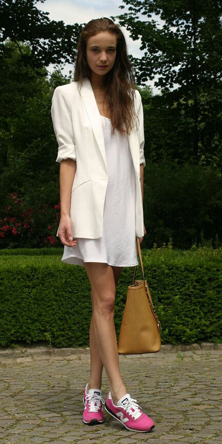 white-dress-white-jacket-blazer-magenta-shoe-sneakers-tank-tan-bag-tote-howtowear-fashion-style-outfit-spring-summer-hairr-lunch.jpg