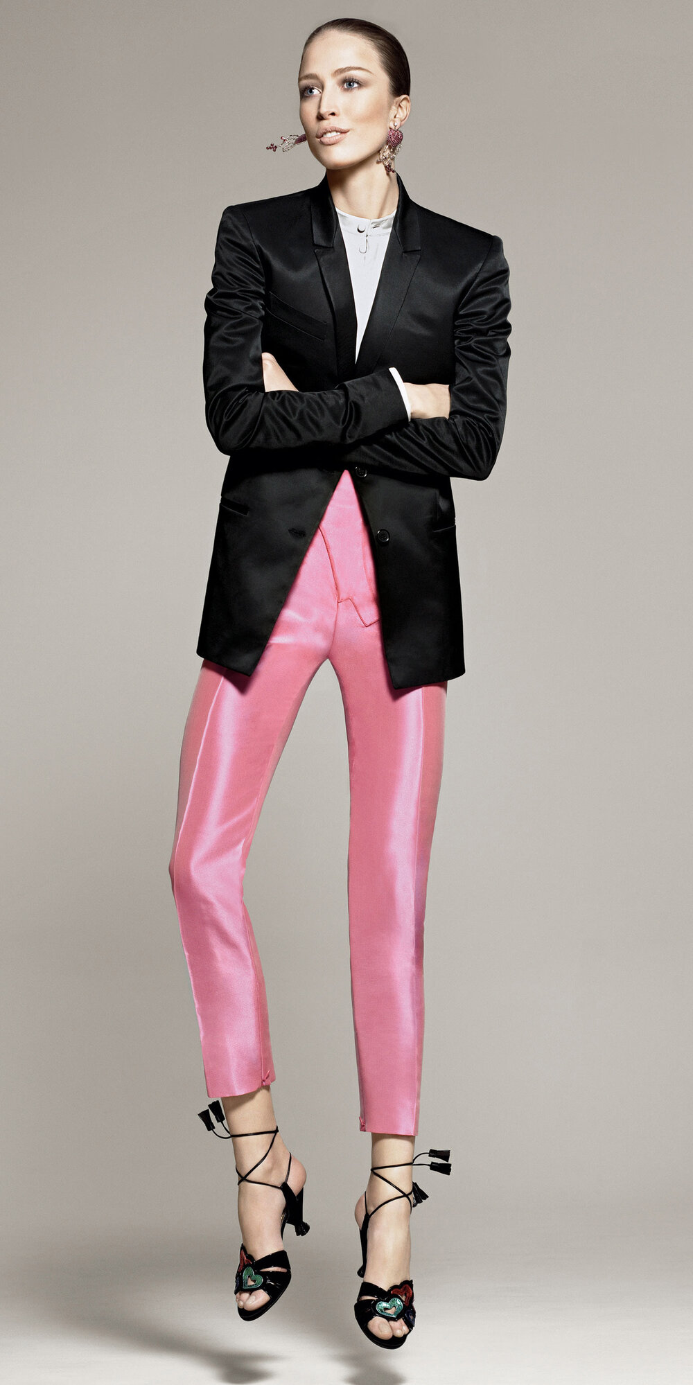 what-to-wear-for-a-fall-wedding-guest-outfit-pink-light-slim-pants-black-jacket-blazer-hairr-bun-earrings-black-shoe-sandalh-dinner.jpg