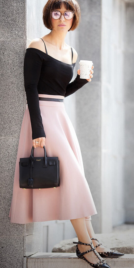 pink-light-midi-skirt-black-top-offshoulder-black-shoe-flats-black-bag-sun-spring-summer-hairr-lunch.jpg