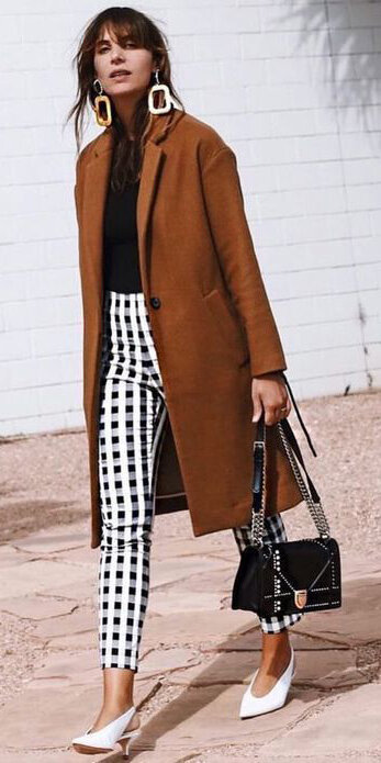 how-to-style-white-slim-pants-print-black-tee-earrings-hairr-camel-jacket-coat-black-bag-white-shoe-pumps-fall-winter-fashion-work.jpg
