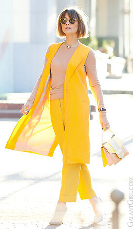 yellow-slim-pants-tan-sweater-tonal-yellow-vest-tailor-hairr-bob-pink-bag-spring-summer-lunch.jpg