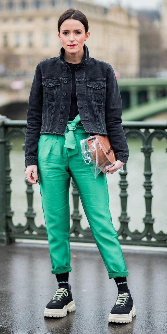 green-emerald-joggers-pants-cognac-bag-black-tee-black-jacket-jean-socks-black-shoe-sneakers-hairr-bun-fall-winter-lunch.jpg