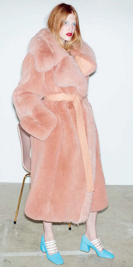 how-to-style-peach-jacket-coat-fur-hairr-blue-shoe-pumps-fall-winter-fashion-dinner.jpg