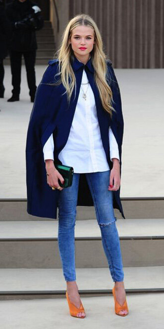 blue-med-skinny-jeans-white-collared-shirt-blue-navy-jacket-coat-cape-green-bag-clutch-orange-shoe-sandalh-howtowear-style-fashion-spring-summer-blonde-dinner.jpg