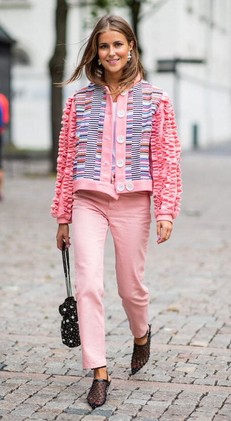 pink-light-skinny-jeans-pink-light-cardigan-blonde-earrings-black-bag-trend-embellished-black-shoe-pumps-sheer-fall-winter-dinner.jpg