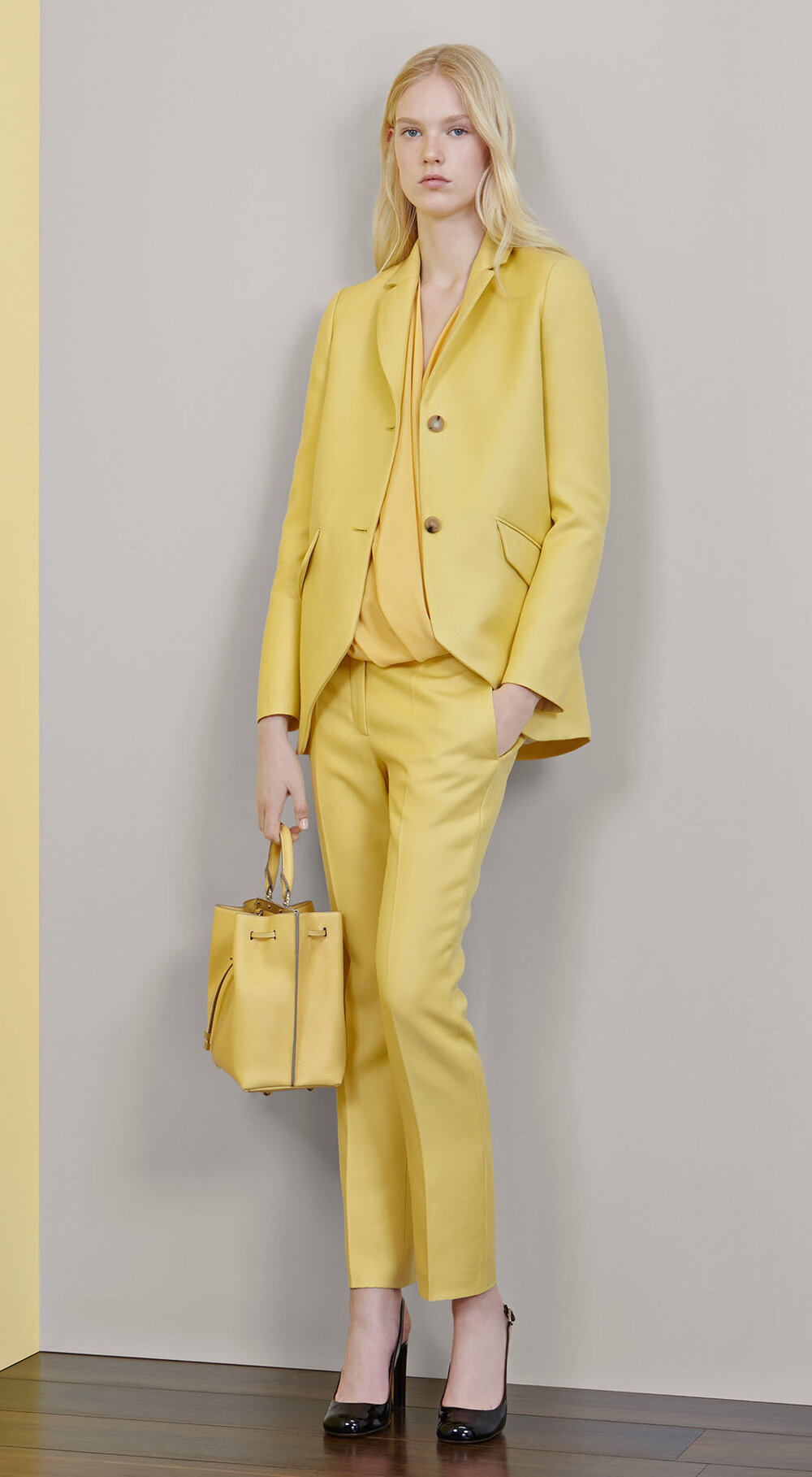 yellow-slim-pants-suit-black-shoe-pumps-yellow-top-blouse-blonde-yellow-jacket-blazer-yellow-bag-mono-spring-work.jpg
