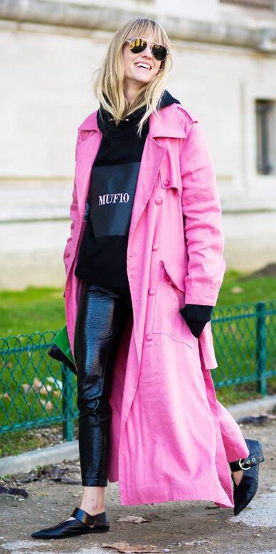 black-leggings-black-sweater-sweatshirt-hoodie-pink-magenta-jacket-coat-trench-blonde-sun-black-shoe-flats-fall-winter-weekend.jpg