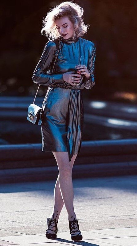 grayd-dress-mini-metallic-black-shoe-pumps-blonde-bob-fall-winter-nye-dinner.jpg