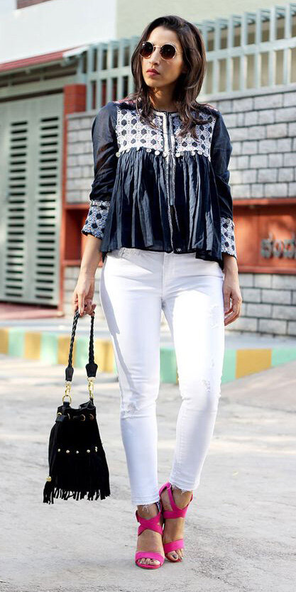 white-skinny-jeans-black-top-blouse-peasant-black-bag-magenta-shoe-sandalh-sun-spring-summer-brun-lunch.jpg