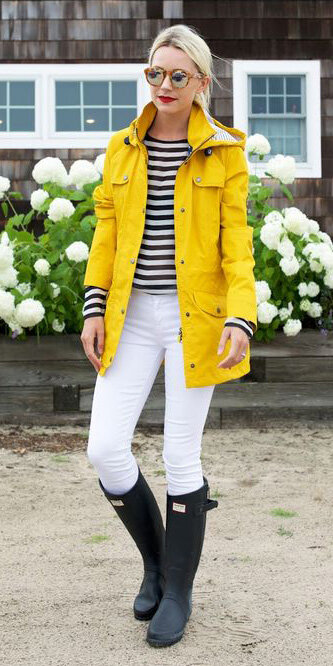 white-skinny-jeans-black-tee-stripe-pony-sun-black-shoe-boots-rain-wellies-yellow-jacket-coat-spring-summer-blonde-lunch.jpg
