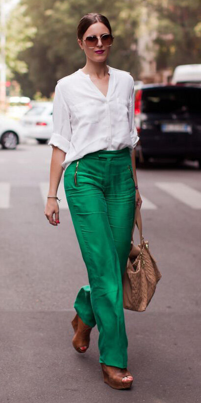green-emerald-wideleg-pants-cognac-shoe-sandalw-tan-bag-white-top-blouse-hairr-bun-sun-spring-summer-lunch.jpg