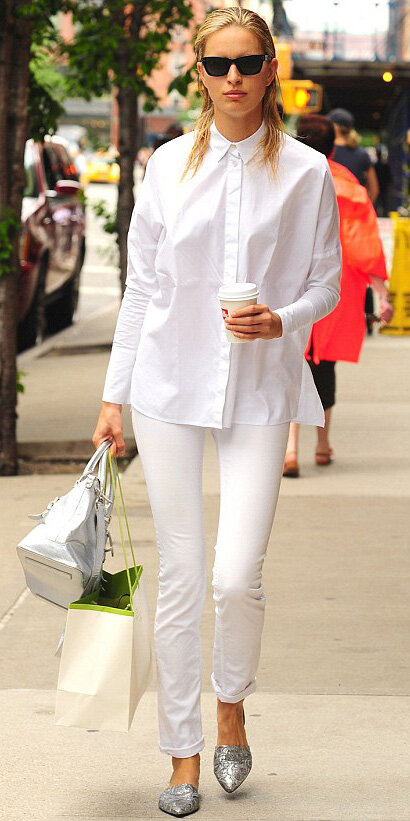 white-skinny-jeans-gray-shoe-flats-metallic-white-collared-shirt-sun-blonde-spring-summer-lunch-model-street-style.jpg