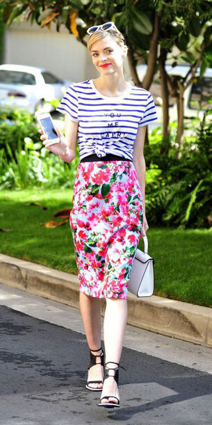 pink-magenta-pencil-skirt-floral-print-blue-navy-tee-stripe-black-shoe-sandalh-sun-white-bag-spring-summer-blonde-lunch.jpg